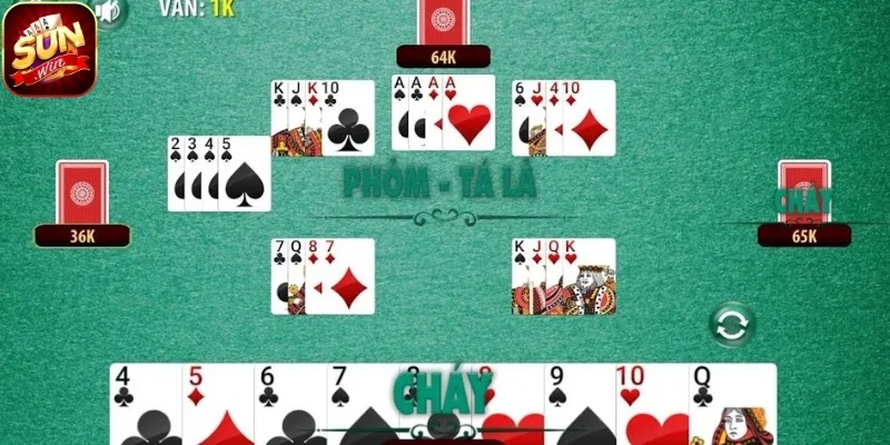 Không gian bàn chơi phỏm truyền thống Việt